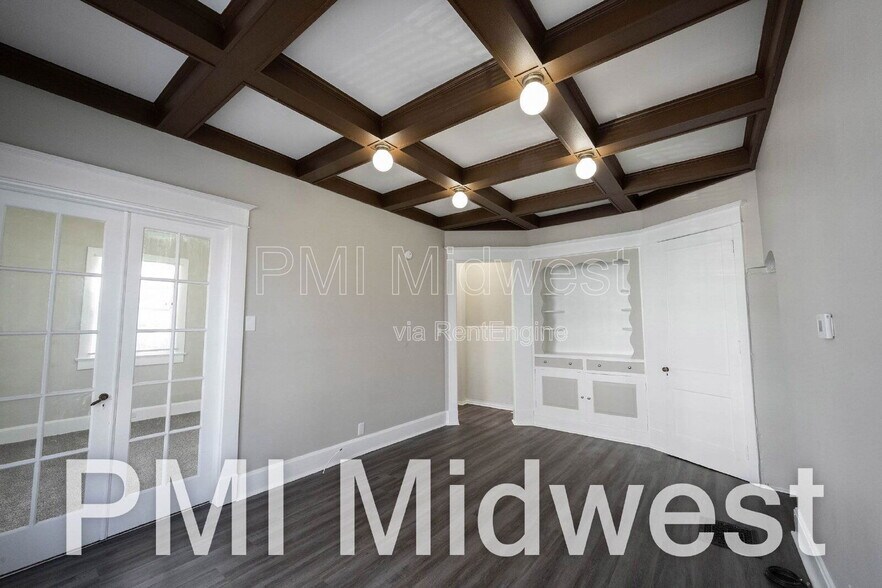 Building Photo - 125 E 17th St