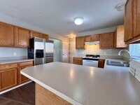 Building Photo - 2104 Shiloh Point SE