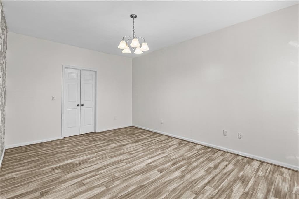 Building Photo - 5641 Roswell Rd