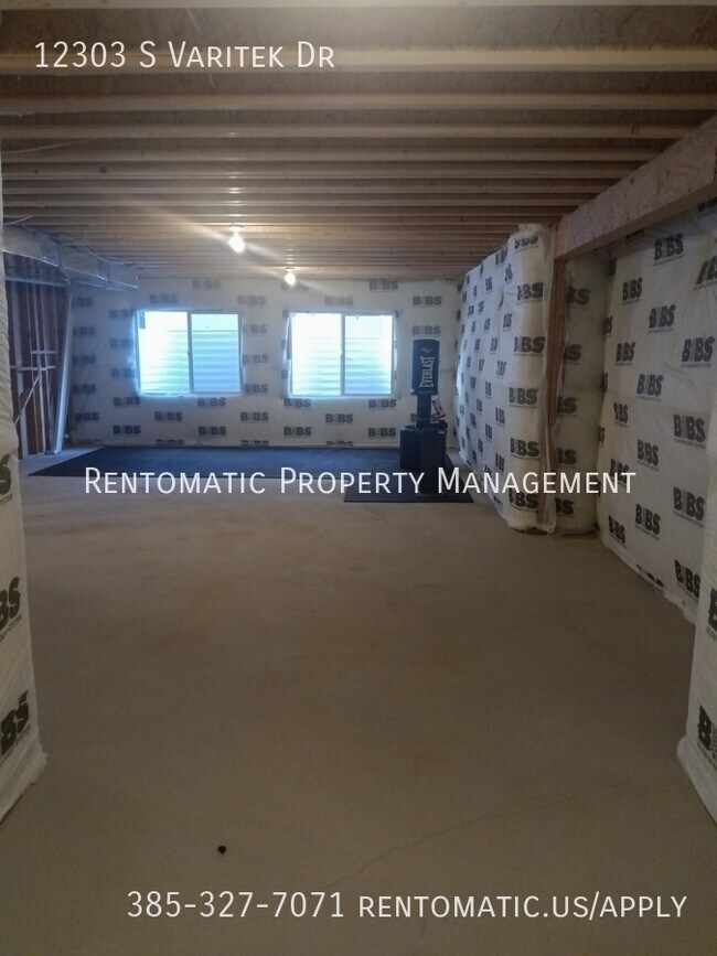 Building Photo - 12303 S Varitek Dr