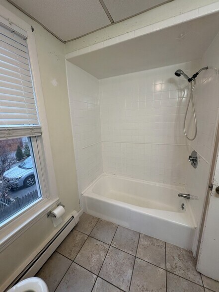 bathroom - 17 Shillington Ave