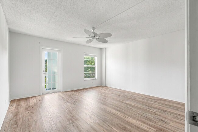 Building Photo - 950 Ponce De Leon Rd