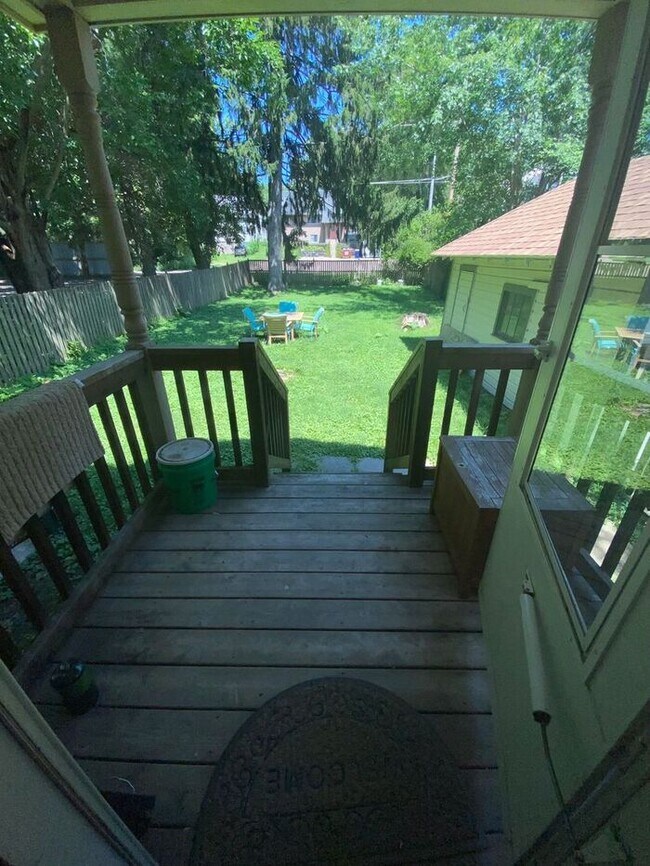 Building Photo - $2,500 | 3 Bedroom, 1.5 Bathroom House | N...