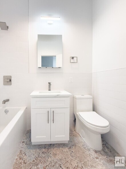 Building Photo - Massive Fort Greene 3-Bed 1-Bath / In Unit...