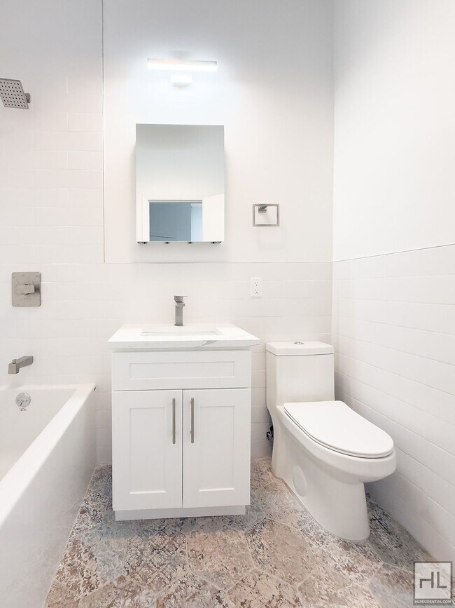 Building Photo - Massive Fort Greene 3-Bed 1-Bath / In Unit W&D / 2-Blocks to Fort Greene Park