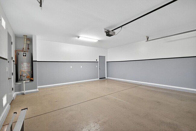 Building Photo - Spacious 4BR House in Goodyear