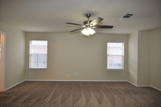 Building Photo - Traditional 5-3-2 in the heart of Roanoke!