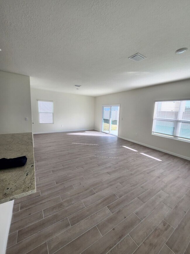 Building Photo - Spacious 4-Bedroom Modern Home in Oaks Preserve – Perfect Gainesville Location