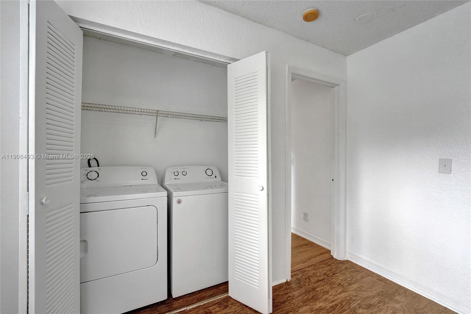 Building Photo - 417 Vista Isles Dr