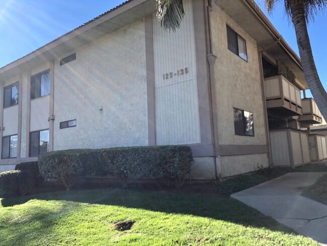 Building Photo - 2 Bed/2 Bath, Centrally Located in Brea!