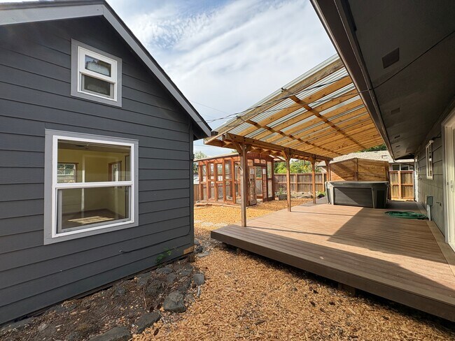 Building Photo - 3230 Onyx St