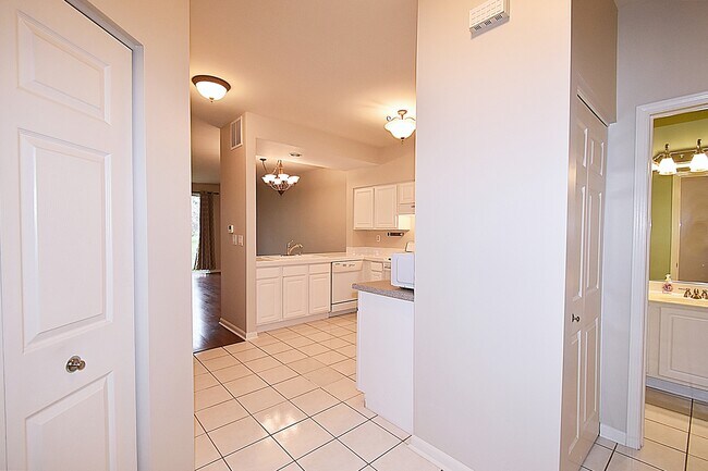 Building Photo - 1815 Moore Ct