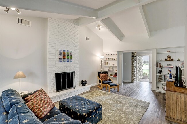 Building Photo - 1101 Guinea Dr