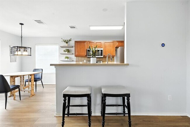 Building Photo - 317 Wimberley St