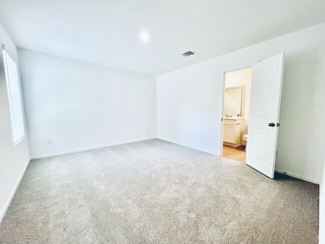 Building Photo - 3014 Mallorca Dr