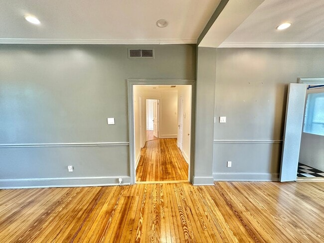 Building Photo - Historic Georgetown Sunny 2 Bedroom 1.5 Ba...