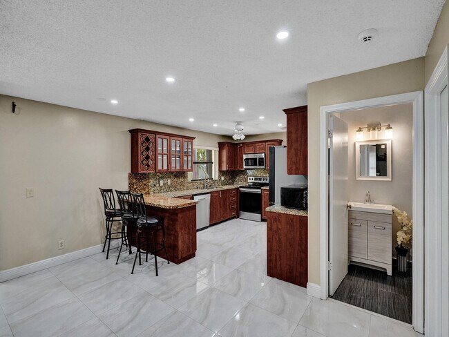 Building Photo - 9610 Dunhill Dr