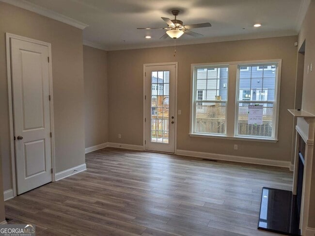 Building Photo - 225 Spike Trl SE