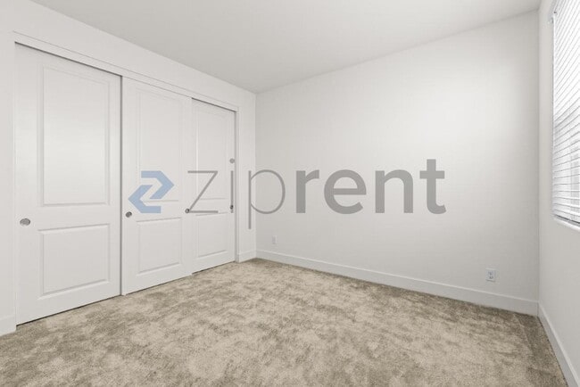 Building Photo - 2412 Paseo Archer