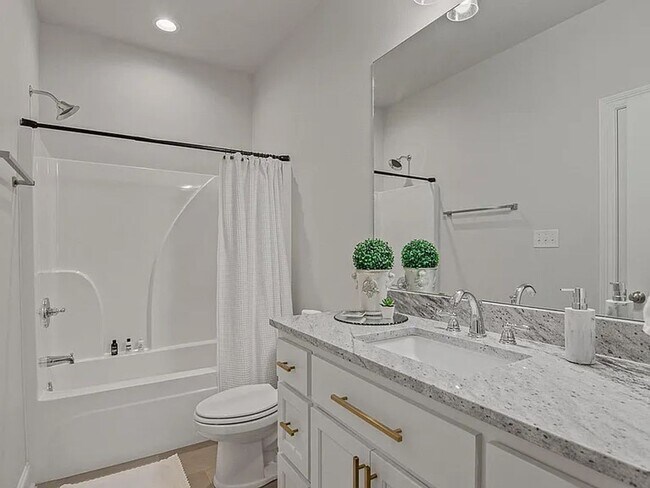 Building Photo - Elegant Furnished Townhouse in StoneLake V...