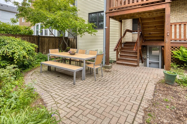 Building Photo - 2152 W Agatite Ave