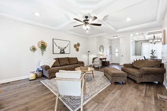 Building Photo - Dog Friendly Three Bedroom with Bonus in Sango!