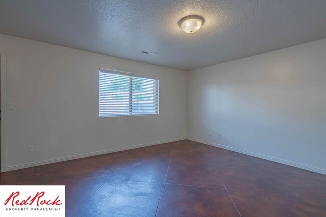 Building Photo - 2801 E 450 N