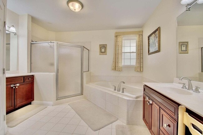 Building Photo - 459 Pinnacle Way