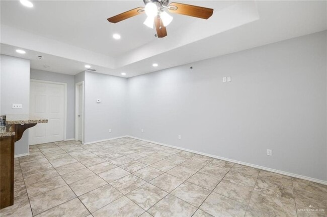 Building Photo - 416 E 5th St