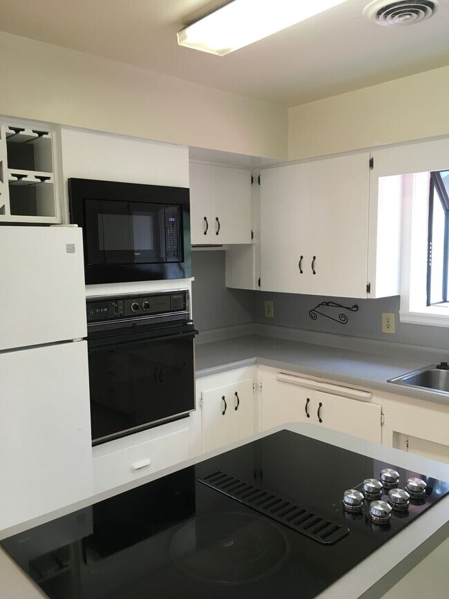 Building Photo - Charming home in Garden Tract- $300 free r...