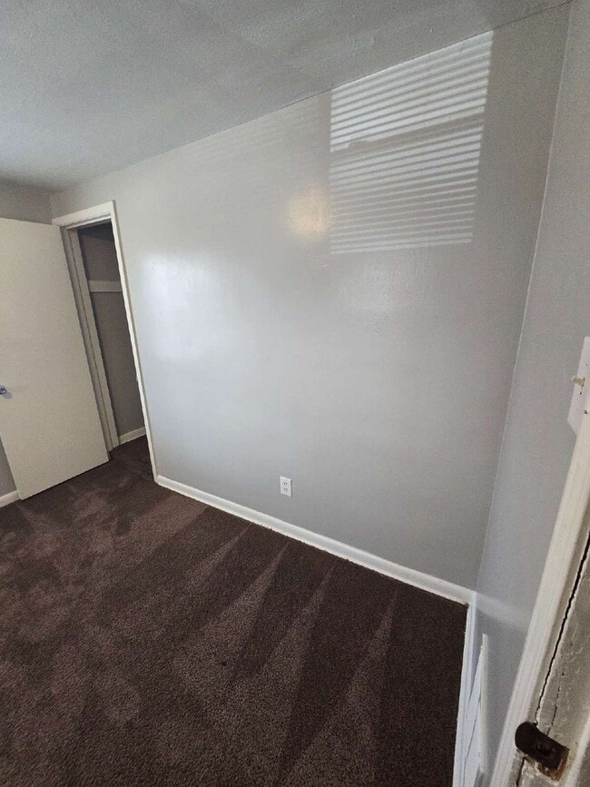 Building Photo - 452 S Napoleon Ave