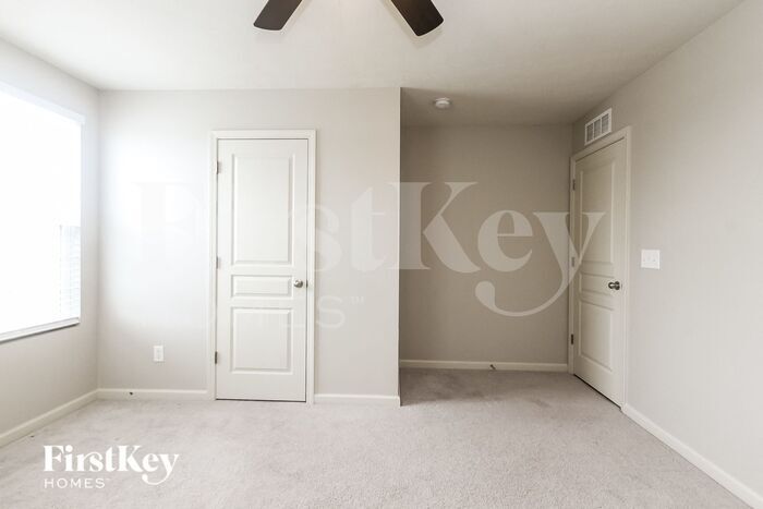 Building Photo - 15445 Eastpark Cir W