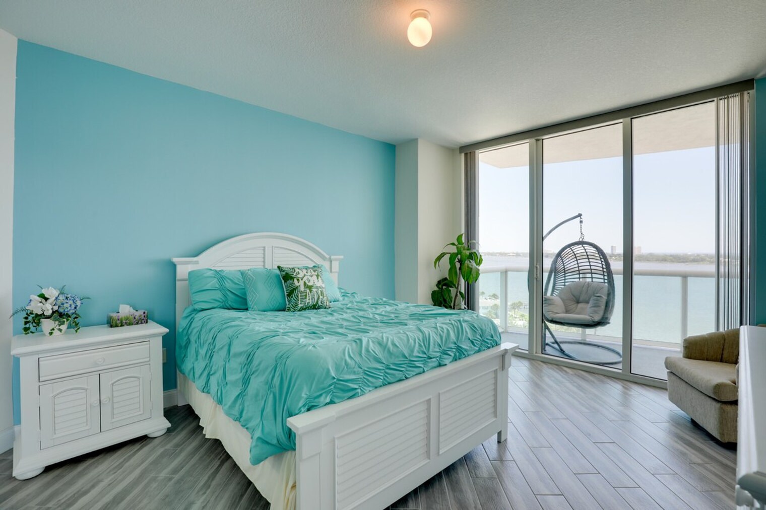 Building Photo - 241 Riverside Dr