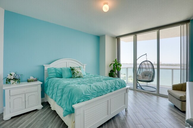 Building Photo - 241 Riverside Dr