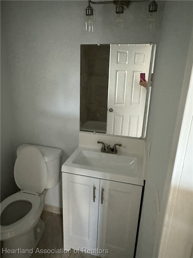 Building Photo - 519 S Pine St