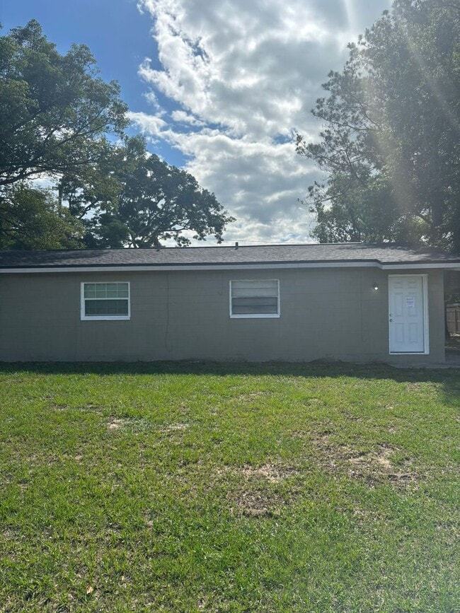 Building Photo - For Rent – Cozy 2 Bed / 1 Bath Home in Zephyrhills