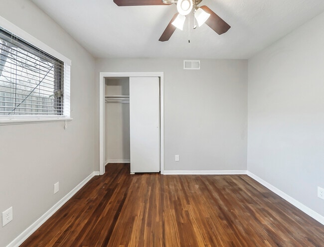 Building Photo - 5807 Burlinghall Dr