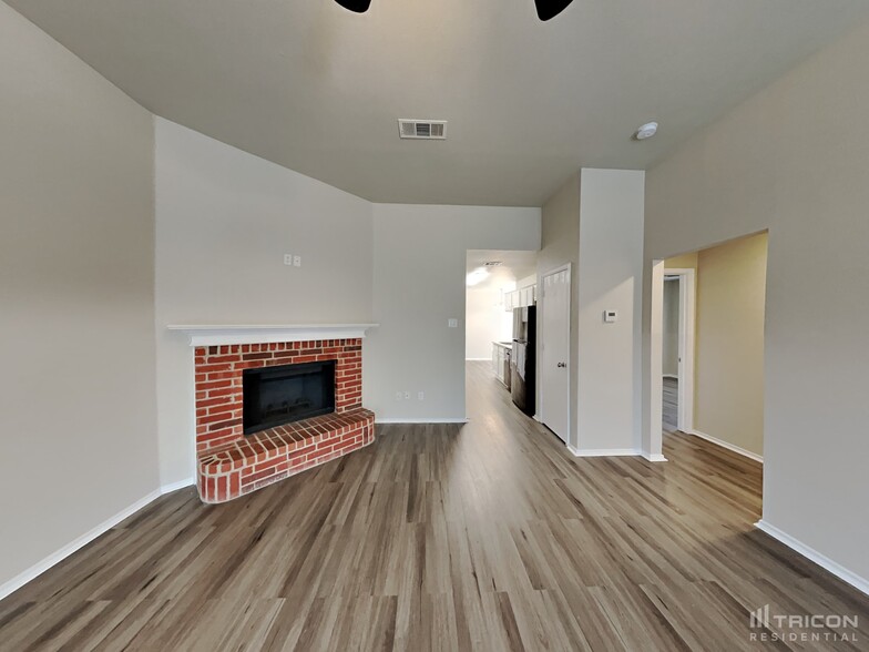 Building Photo - 1410 Misty Meadow Dr