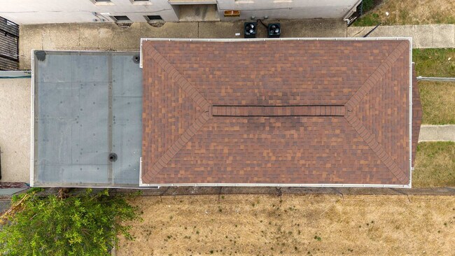 Building Photo - 1279 Indianola Ave