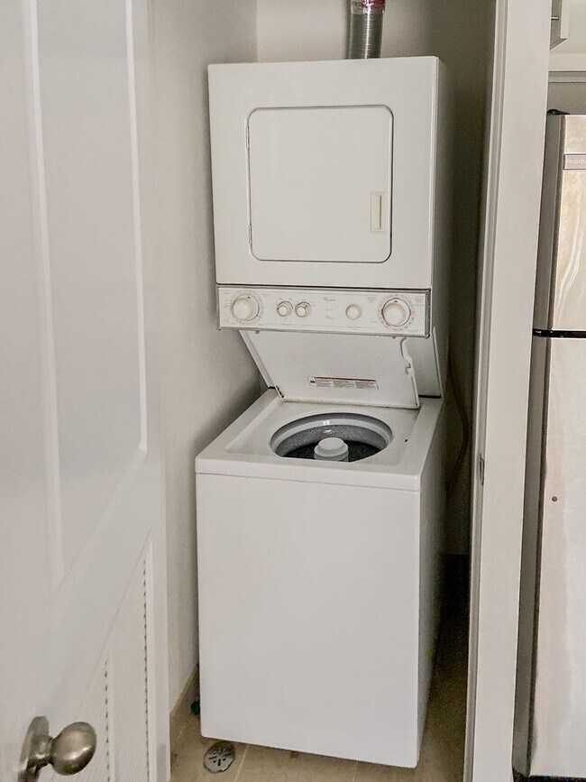 Building Photo - 5156 N Leavitt St