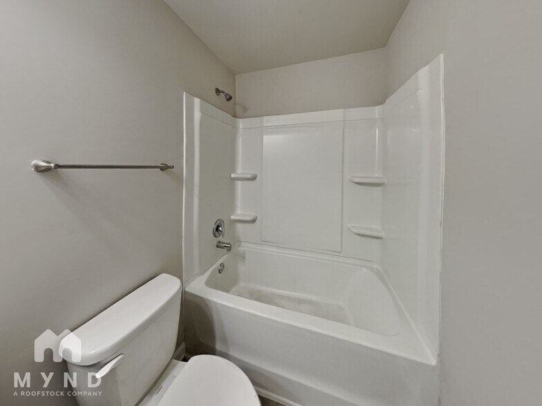 Building Photo - 5097 Lower Elm St