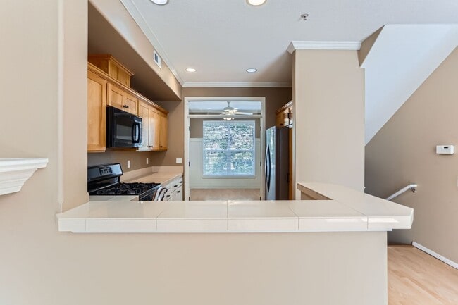 Building Photo - Elegant Forest Heights 3 bedroom, 3 bath Brownstone Home!