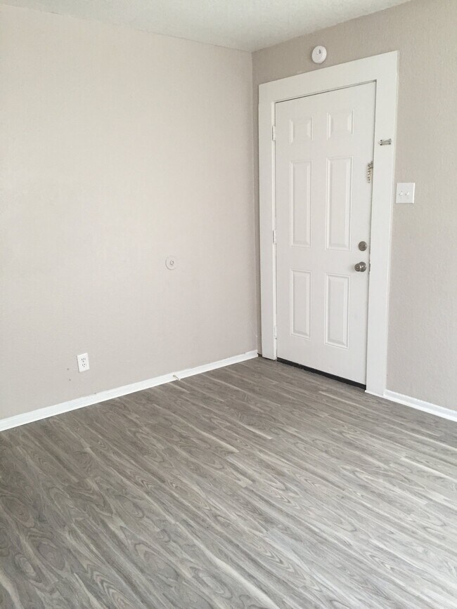 Building Photo - 10910 Baltic Dr