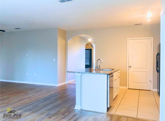 Building Photo - 2704 Star Coral Ln