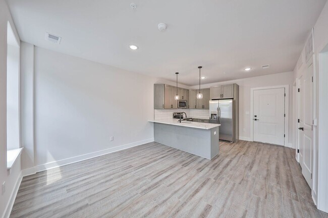 Building Photo - Brand New Luxury unit on Broadway in Bangor!