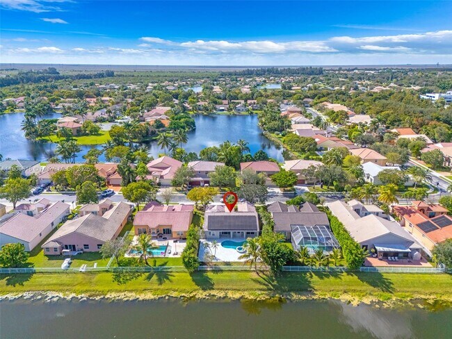 Building Photo - 425 SW 198th Terrace