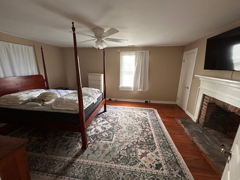 Building Photo - 272 High St