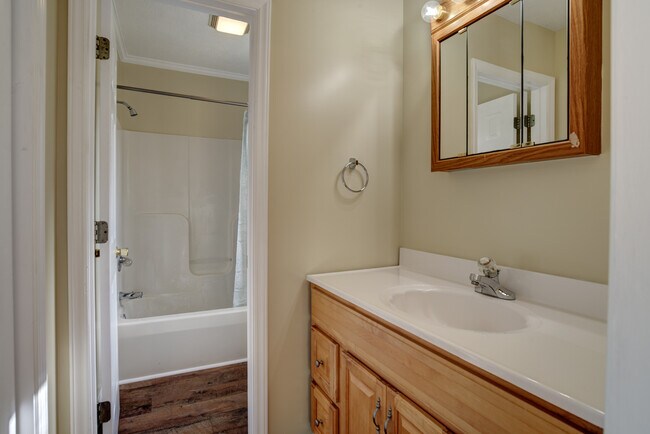 Master Bath - 216 Windsor Ct