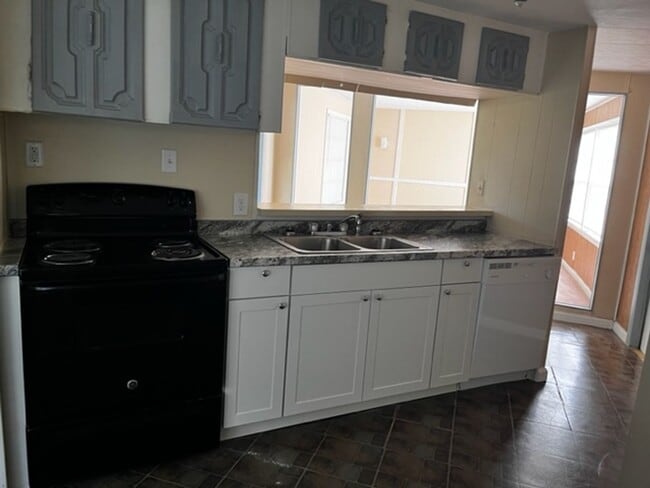 Building Photo - 3 Bedroom 1 Bath Mobile Home