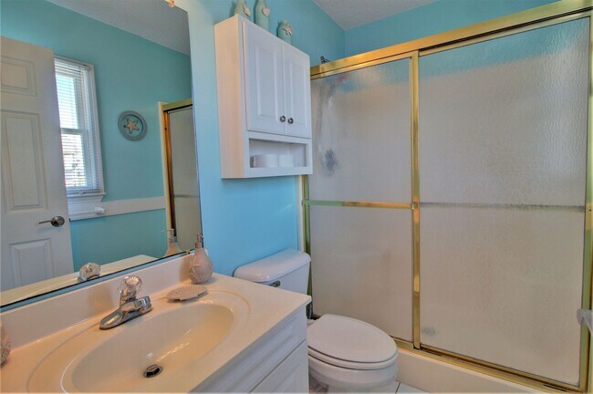 Building Photo - Surf City - 3BR 2BA Pet Friendly Cottage O...